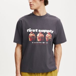 Cropped Fit Graphic T-Shirt